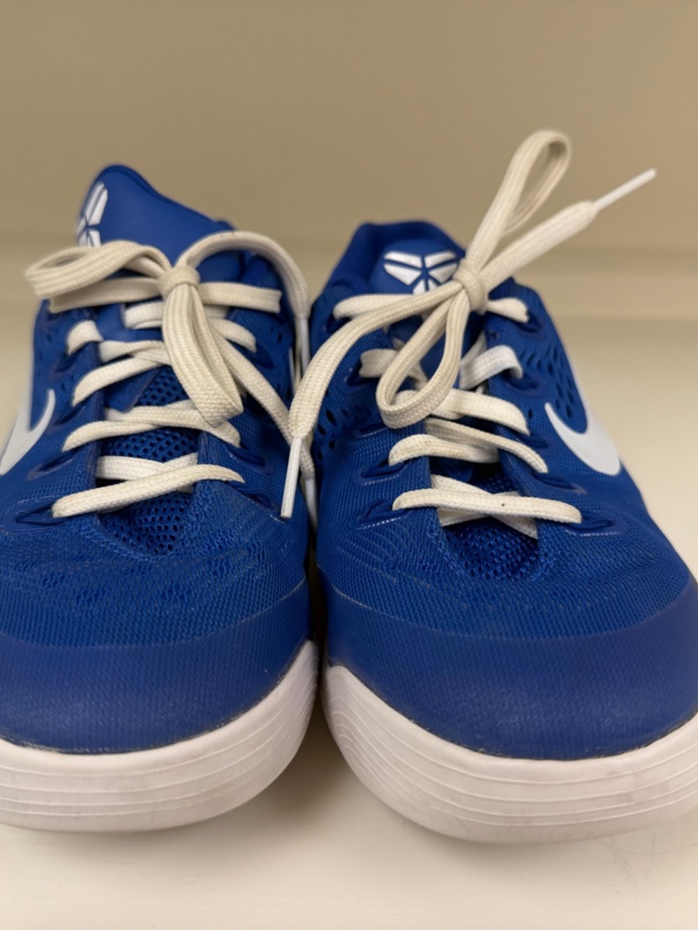 Nike Kids Blue and White Kobe Basketball shoes - Picture 4 of 6